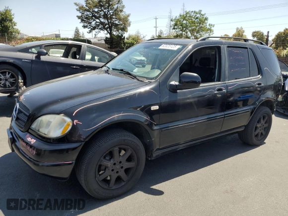 2000 Mercedes-Benz M 320/430/500 with VIN 4JGAB72EXYA193906, listed as a Copart auction lot 62025125 with 142,808 mi miles and Salvage title. Bid and sale history available at DreamBid. Image 1.