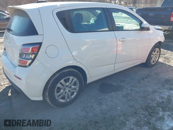 2020 Chevrolet Sonic LT z VIN 1G1JG6SB6L4110185, wystawiony jako IAAI lot #41351600 z przebiegiem 68 813 mil mil oraz . Historia ofert i sprzedaży dostępna na DreamBid. Obrazek 4.