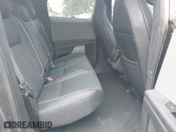 2024 Tesla Cybertruck с VIN 7G2CEHED6RA048460, выставлен на аукционе IAAI как лот 42433721 с пробегом 8 019 миль миль и . История ставок и продаж доступна на DreamBid. Изображение 8.