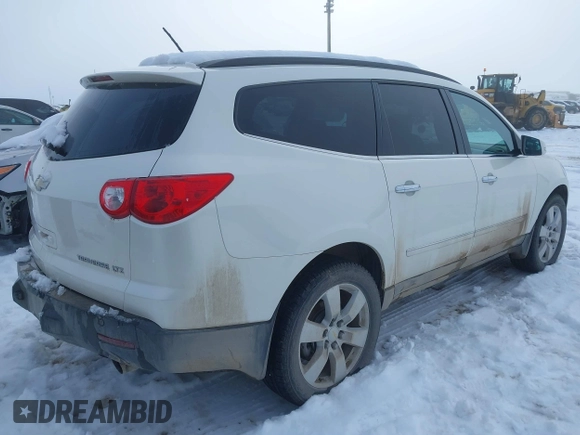 2012 Chevrolet Traverse LTZ z VIN 1GNKVLED6CJ289589, wystawiony jako IAAI lot #41226374 z przebiegiem 122 515 mil mil oraz . Historia ofert i sprzedaży dostępna na DreamBid. Obrazek 4.