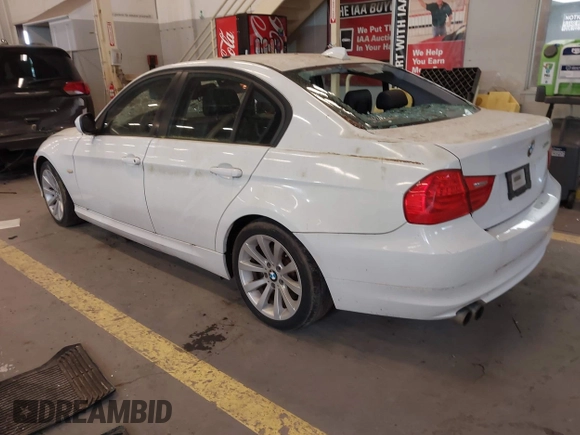 2011 BMW 3 Series 328i with VIN WBAPH5C55BA442391, listed as a IAAI auction lot 41807148 with Not Provided miles and . Bid and sale history available at carsss.com. Image 3.