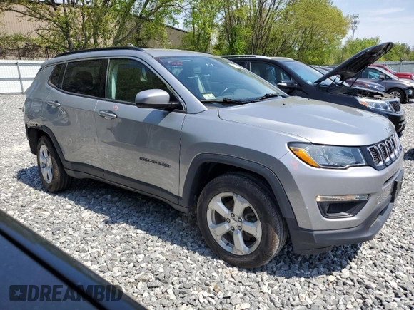 2020 Jeep Compass Latitude z VIN 3C4NJDBB3LT100870, wystawiony jako Copart lot #55840125 z przebiegiem 58 999 mil mil oraz Szkoda całkowita • Salvage title. Historia ofert i sprzedaży dostępna na DreamBid. Obrazek 4.