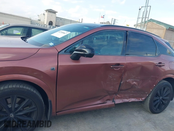 2024 Lexus RX 500h F Sport Performance z VIN 2T2BCMEA8RC014297, wystawiony jako IAAI lot #40790867 z przebiegiem 8 417 mil mil oraz . Historia ofert i sprzedaży dostępna na DreamBid. Obrazek 15.