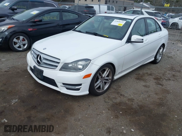 2013 Mercedes-Benz C 300 Sport z VIN WDDGF8AB3DR269791, wystawiony jako IAAI lot #41868133 z przebiegiem 140 336 mil mil oraz . Historia ofert i sprzedaży dostępna na DreamBid. Obrazek 6.