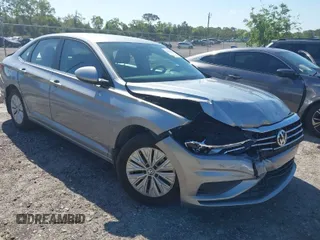 2020 Volkswagen Jetta S z VIN 3VWCB7BU2LM047030, wystawiony jako IAAI lot #41944636 z przebiegiem 58 046 mil mil oraz . Historia ofert i sprzedaży dostępna na DreamBid. Obrazek 1.