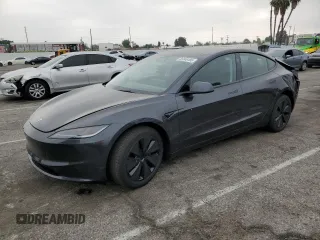 2025 Tesla Model 3 Long Range z VIN 5YJ3E1EA7SF969403, wystawiony jako Copart lot #55348185 z przebiegiem 2 613 mil mil oraz Szkoda całkowita • Salvage title. Historia ofert i sprzedaży dostępna na DreamBid. Obrazek 1.