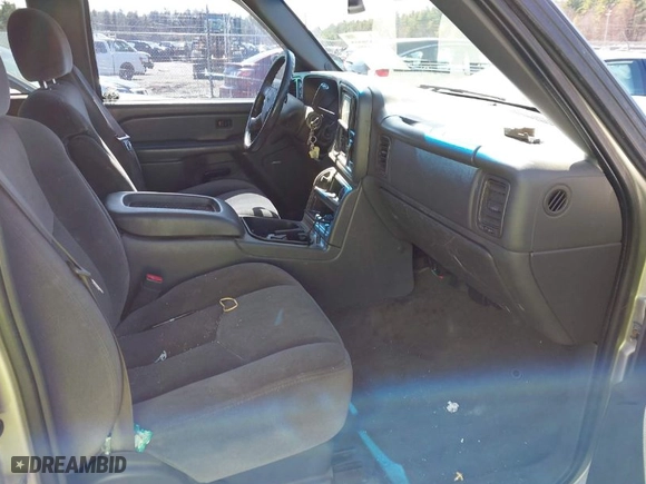 2004 GMC Sierra 1500 SLE with VIN 2GTEK19T041267474, listed as a IAAI auction lot 41909083 with 225,702 mi miles. Bid and sale history available at carsss.com. Image 5.
