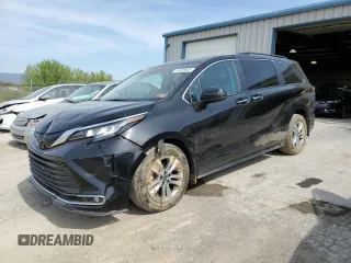 2022 Toyota Sienna XLE with VIN 5TDJRKEC8NS128404, listed as a Copart auction lot 54226825 with 44,459 mi miles and Salvage Title. Bid and sale history available at carsss.com. Image 1.