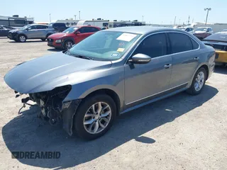 2017 Volkswagen Passat S z VIN 1VWAT7A37HC069014, wystawiony jako IAAI lot #41967310 z przebiegiem 109 266 mil mil oraz . Historia ofert i sprzedaży dostępna na DreamBid. Obrazek 2.