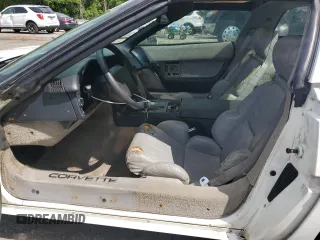 1993 Chevrolet Corvette z VIN 1G1YY23P1P5107306, wystawiony jako Copart lot #56667735 z przebiegiem Nie podano mil oraz Czysty tytuł • Clean title. Historia ofert i sprzedaży dostępna na DreamBid. Obrazek 7.
