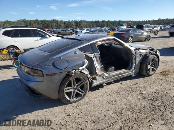 2024 Nissan Z Sport с VIN JN1BZ4AH8RM363245, выставлен на аукционе Copart как лот 88665935 с пробегом 8 087 миль миль и Списание • Salvage title. История ставок и продаж доступна на DreamBid. Изображение 3.