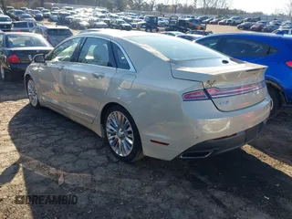 2016 Lincoln MKZ z VIN 3LN6L2G9XGR605070, wystawiony jako IAAI lot #41705442 z przebiegiem 136 565 mil mil oraz . Historia ofert i sprzedaży dostępna na DreamBid. Obrazek 3.