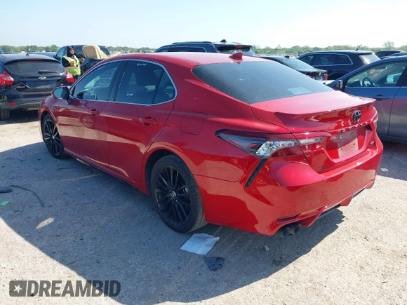 2022 Toyota Camry XSE z VIN 4T1K61AK1NU006141, wystawiony jako IAAI lot #42078782 z przebiegiem 55 637 mil mil oraz . Historia ofert i sprzedaży dostępna na DreamBid. Obrazek 3.