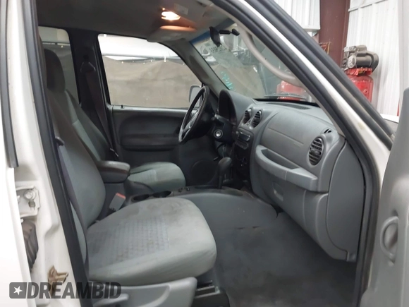 2007 Jeep Liberty Sport with VIN 1J4GL48KX7W686326, listed as a IAAI auction lot 42025033 with 196,021 mi miles. Bid and sale history available at carsss.com. Image 5.