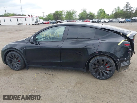 2023 Tesla Model Y Performance z VIN 7SAYGDEF7PF663387, wystawiony jako IAAI lot #42129258 z przebiegiem 42 691 mil mil oraz . Historia ofert i sprzedaży dostępna na DreamBid. Obrazek 15.