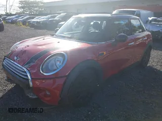 2015 MINI Hardtop 4 Door z VIN WMWXS5C57F2C63418, wystawiony jako IAAI lot #41938785 z przebiegiem 101 712 mil mil oraz . Historia ofert i sprzedaży dostępna na DreamBid. Obrazek 17.