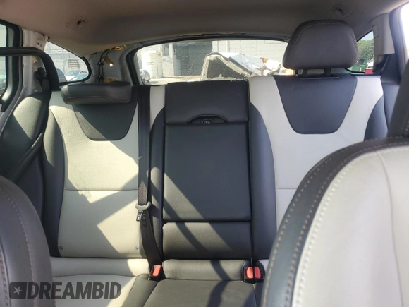 2018 Volvo V60 with VIN YV440MWKXJ2059075, listed as a Copart auction lot 60654775 with 58,040 mi miles and Salvage title. Bid and sale history available at DreamBid. Image 10.