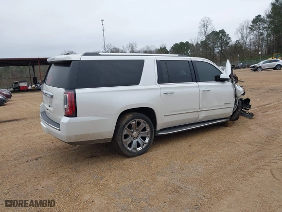 2016 GMC Yukon XL Denali with VIN 1GKS1HKJ8GR306576, listed as a IAAI auction lot 41518187 with 208,586 mi miles. Bid and sale history available at carsss.com. Image 4.