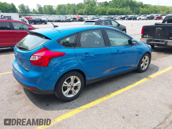 2014 Ford Focus SE z VIN 1FADP3K27EL459969, wystawiony jako IAAI lot #42412165 z przebiegiem 77 055 mil mil oraz . Historia ofert i sprzedaży dostępna na DreamBid. Obrazek 4.