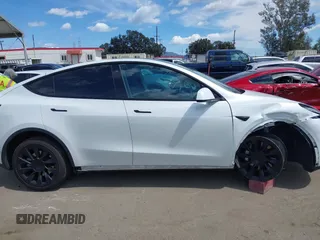 2020 Tesla Model Y Long Range with VIN 5YJYGDEE2LF058515, listed as a IAAI auction lot 41932748 with 62,885 mi miles and . Bid and sale history available at DreamBid. Image 13.