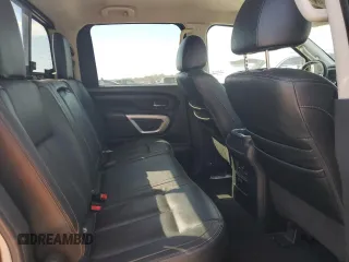 2018 Nissan Titan Pro-4X z VIN 1N6AA1E56JN505022, wystawiony jako Copart lot #50564285 z przebiegiem 249 986 mil mil oraz Szkoda całkowita • Salvage title. Historia ofert i sprzedaży dostępna na DreamBid. Obrazek 10.