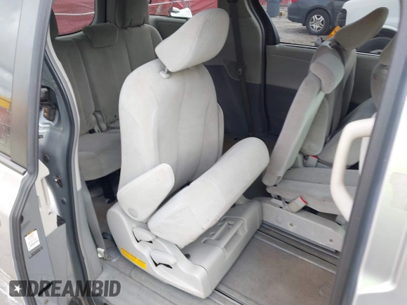 2011 Toyota Sienna LE AAS with VIN 5TDKK3DC3BS109139, listed as a IAAI auction lot 41715718 with 210,332 mi miles. Bid and sale history available at carsss.com. Image 8.