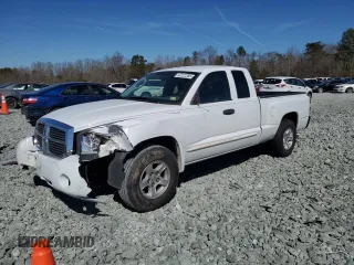 2005 Dodge Dakota SLT with VIN 1D7HW42NX5S305055, listed as a Copart auction lot 47121355 with 161,521 mi miles and Salvage Title. Bid and sale history available at carsss.com. Image 1.
