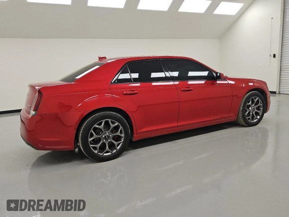 2015 Chrysler 300 S z VIN 2C3CCAGG7FH882998, wystawiony jako Copart lot #54315585 z przebiegiem 110 994 mil mil oraz Tytuł czysty. Historia ofert i sprzedaży dostępna na DreamBid. Obrazek 3.