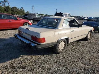1988 Mercedes-Benz 560 SL with VIN WDBBA48D5JA080281, listed as a Copart auction lot 77695694 with 123,913 mi miles and Salvage Title. Bid and sale history available at carsss.com. Image 3.