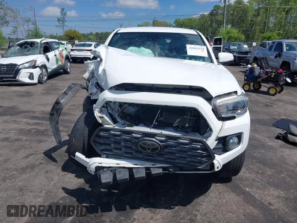 2020 Toyota Tacoma SR5 z VIN 5TFCZ5AN5LX231157, wystawiony jako IAAI lot #42045534 z przebiegiem 84 099 mil mil oraz . Historia ofert i sprzedaży dostępna na DreamBid. Obrazek 12.