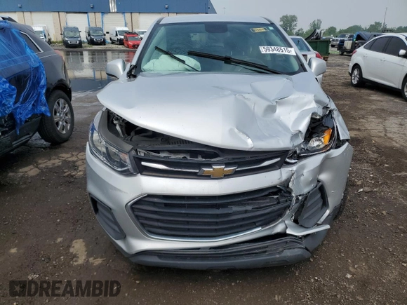 2020 Chevrolet Trax LS z VIN 3GNCJKSB9LL165242, wystawiony jako Copart lot #59348515 z przebiegiem 98 440 mil mil oraz Nie do naprawy • Non repairable. Historia ofert i sprzedaży dostępna na DreamBid. Obrazek 5.