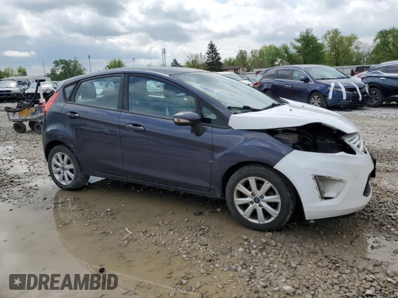 2013 Ford Fiesta SE z VIN 3FADP4EJ8DM146676, wystawiony jako Copart lot #55565485 z przebiegiem 168 801 mil mil oraz Szkoda całkowita • Salvage title. Historia ofert i sprzedaży dostępna na DreamBid. Obrazek 4.