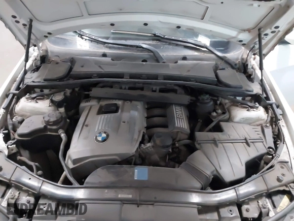 2006 BMW 3 Series 330xi with VIN WBAVD33546KL51295, listed as a IAAI auction lot 41742575 with 164,434 mi miles. Bid and sale history available at carsss.com. Image 10.