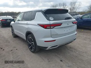 2022 Mitsubishi Outlander SE z VIN JA4J4UA85NZ036591, wystawiony jako IAAI lot #42106573 z przebiegiem 37 467 mil mil oraz . Historia ofert i sprzedaży dostępna na DreamBid. Obrazek 3.