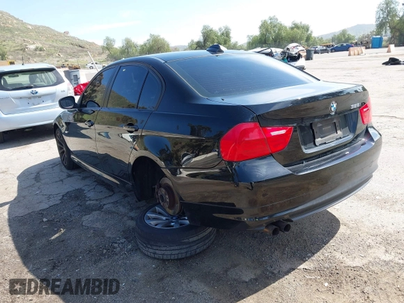 2011 BMW 3 Series 328i with VIN WBAPH5G58BNM75257, listed as a IAAI auction lot 41809324 with 103,244 mi miles. Bid and sale history available at carsss.com. Image 3.