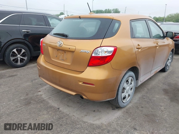 2010 Toyota Matrix z VIN 2T1KU4EE4AC299461, wystawiony jako IAAI lot #42354358 z przebiegiem 137 856 mil mil oraz . Historia ofert i sprzedaży dostępna na DreamBid. Obrazek 4.