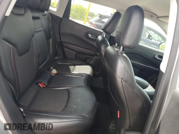 2019 Jeep Compass Trailhawk z VIN 3C4NJDDB3KT739939, wystawiony jako Copart lot #56695985 z przebiegiem 99 941 mil mil oraz Szkoda całkowita • Salvage title. Historia ofert i sprzedaży dostępna na DreamBid. Obrazek 10.