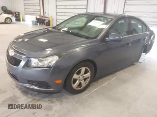 2014 Chevrolet Cruze 1LT z VIN 1G1PC5SB4E7140559, wystawiony jako IAAI lot #42622597 z przebiegiem 127 756 mil mil oraz . Historia ofert i sprzedaży dostępna na DreamBid. Obrazek 2.