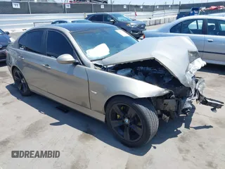 2007 BMW 3 Series 335i с VIN WBAVB73527VH21692, выставлен на аукционе IAAI как лот 42499708 с пробегом 126 298 миль миль и . История ставок и продаж доступна на DreamBid. Изображение 1.