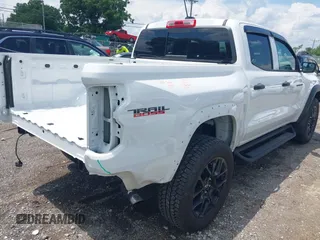 2024 Chevrolet Colorado 4WD Trail Boss z VIN 1GCPTEEKXR1227510, wystawiony jako IAAI lot #42685724 z przebiegiem 9 472 mil mil oraz . Historia ofert i sprzedaży dostępna na DreamBid. Obrazek 4.