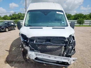2023 Ford Transit Cargo z VIN 1FTBW3X86PKB92141, wystawiony jako Copart lot #61038085 z przebiegiem 45 032 mil mil oraz Czysty tytuł • Clean title. Historia ofert i sprzedaży dostępna na DreamBid. Obrazek 5.