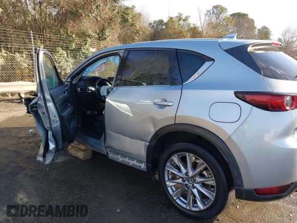 2020 Mazda CX-5 Grand Touring z VIN JM3KFADM0L0738337, wystawiony jako IAAI lot #41485078 z przebiegiem Nie podano mil oraz . Historia ofert i sprzedaży dostępna na DreamBid. Obrazek 16.