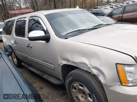 2010 Chevrolet Suburban LS with VIN 1GNUCHE03AR226103, listed as a IAAI auction lot 41729881 with 201,479 mi miles. Bid and sale history available at carsss.com. Image 13.