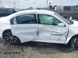 2013 Chrysler 200 Limited with VIN 1C3CCBCG7DN690139, listed as a IAAI auction lot 41744141 with 77,428 mi miles. Bid and sale history available at carsss.com. Image 6.