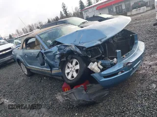 2005 Ford Mustang Deluxe with VIN 1ZVFT84N655219865, listed as a IAAI auction lot 41750211 with Not Provided miles. Bid and sale history available at carsss.com. Image 1.