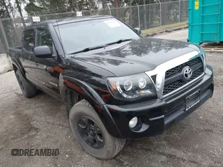2011 Toyota Tacoma with VIN 3TMLU4EN1BM070300, listed as a IAAI auction lot 41710119 with 199,099 mi miles. Bid and sale history available at carsss.com. Image 1.