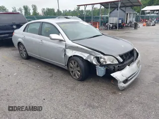 2007 Toyota Avalon XL z VIN 4T1BK36BX7U177246, wystawiony jako IAAI lot #42264311 z przebiegiem 183 324 mil mil oraz . Historia ofert i sprzedaży dostępna na DreamBid. Obrazek 1.