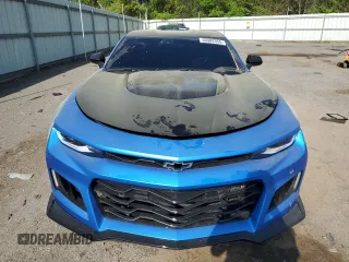 2023 Chevrolet Camaro ZL1 z VIN 1G1FK1R64P0157342, wystawiony jako Copart lot #50989355 z przebiegiem 4114 mil mil oraz Szkody całkowita. Historia ofert i sprzedaży dostępna na DreamBid. Obrazek 5.