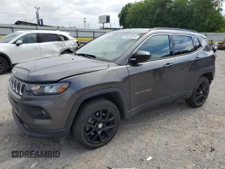 2023 Jeep Compass Latitude Lux z VIN 3C4NJDFN4PT531566, wystawiony jako Copart lot #59833015 z przebiegiem 23 027 mil mil oraz Szkoda całkowita • Salvage title. Historia ofert i sprzedaży dostępna na DreamBid. Obrazek 1.