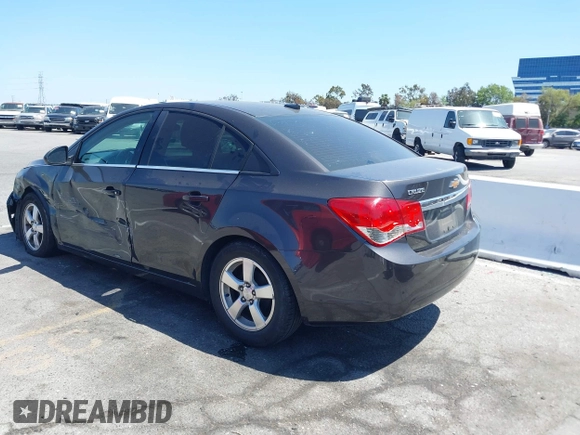 2014 Chevrolet Cruze 1LT z VIN 1G1PC5SB5E7154437, wystawiony jako IAAI lot #42215520 z przebiegiem 152 834 mil mil oraz . Historia ofert i sprzedaży dostępna na DreamBid. Obrazek 3.